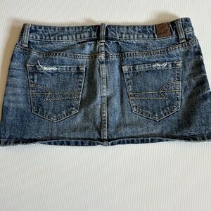 American Eagle 🦅 distressed denim mini skirt.  Women’s size 10